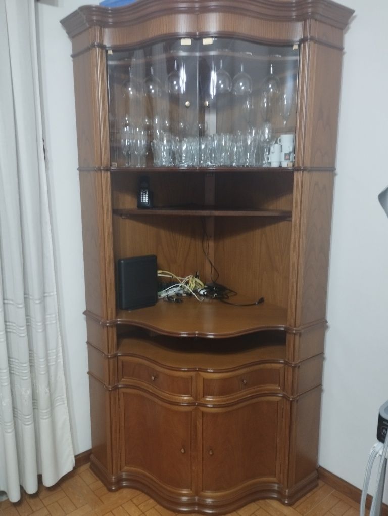 Móvel mini bar e TV