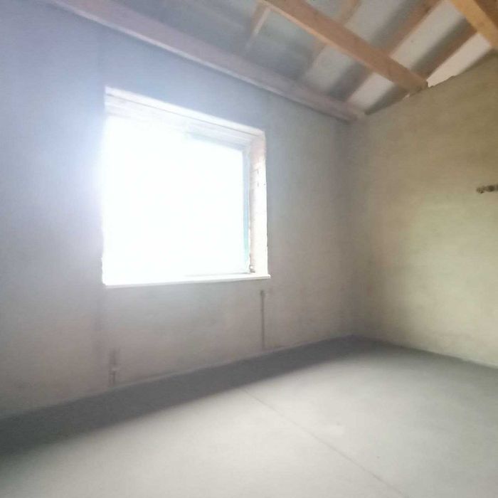 Продаж  будинку 105 кв. м з опаленням і ділянкою на 5 соток