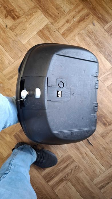 Kufer centralny motocyklowy Givi B47NT Czarny Monolock 47L