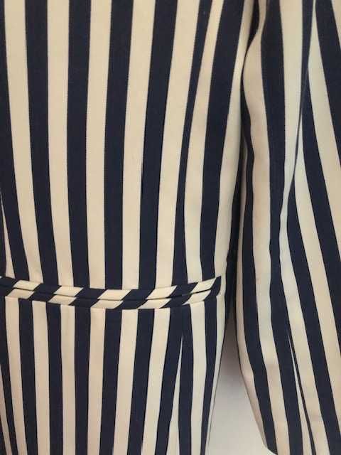 Blazer senhora marca SEASON azul com riscas branca. tamanho 38