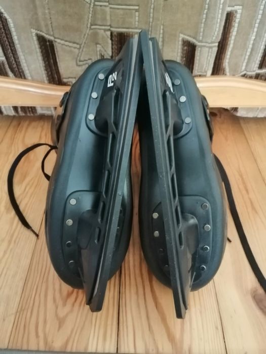 Łyżwy  plus torba plus ochraniacze