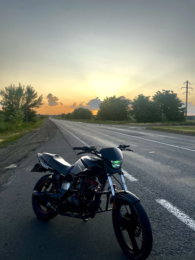 Продам мотоцикл 200 кубів