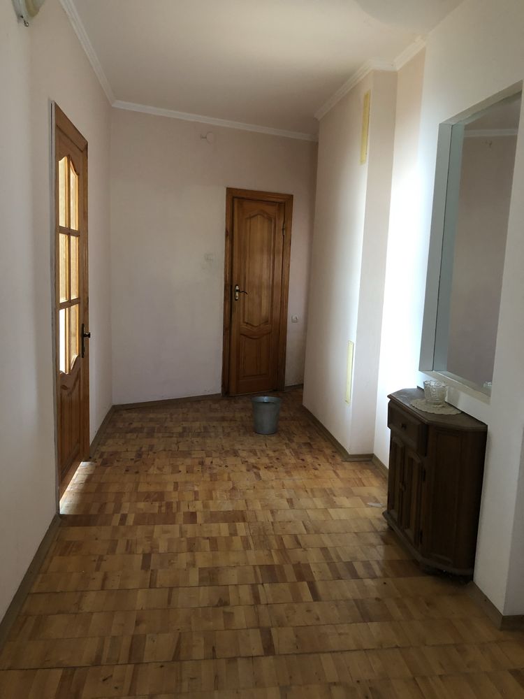 Продаж 2-поверхового будинку