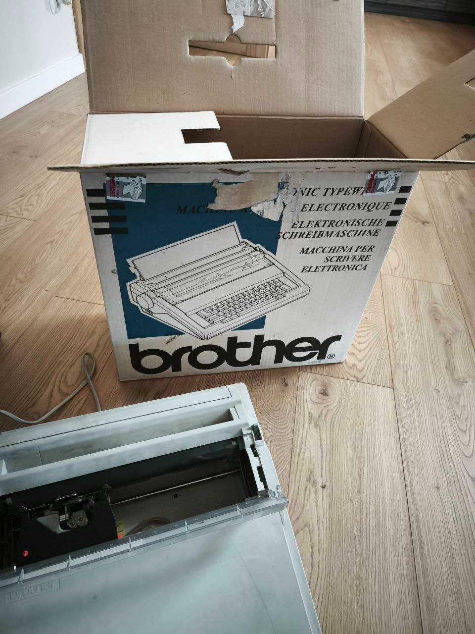 Maszyna do pisania Brother AX210