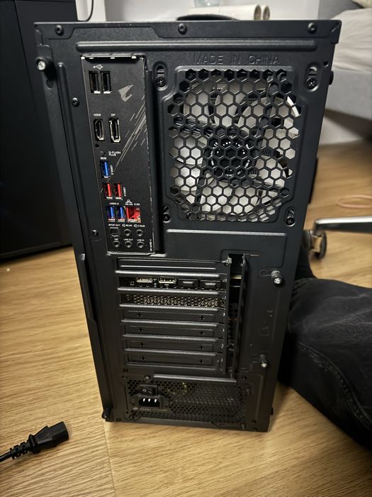 Komputer stacjonarny – Ryzen 5 5600X / RTX 3060 / 16 GB RAM / SSD 1 TB