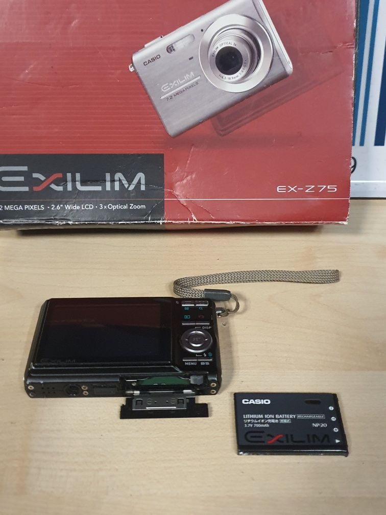 Aparat cyfrowy CASIO EXLIM EX-Z75 sprawny z ładowarką 7.2mpx