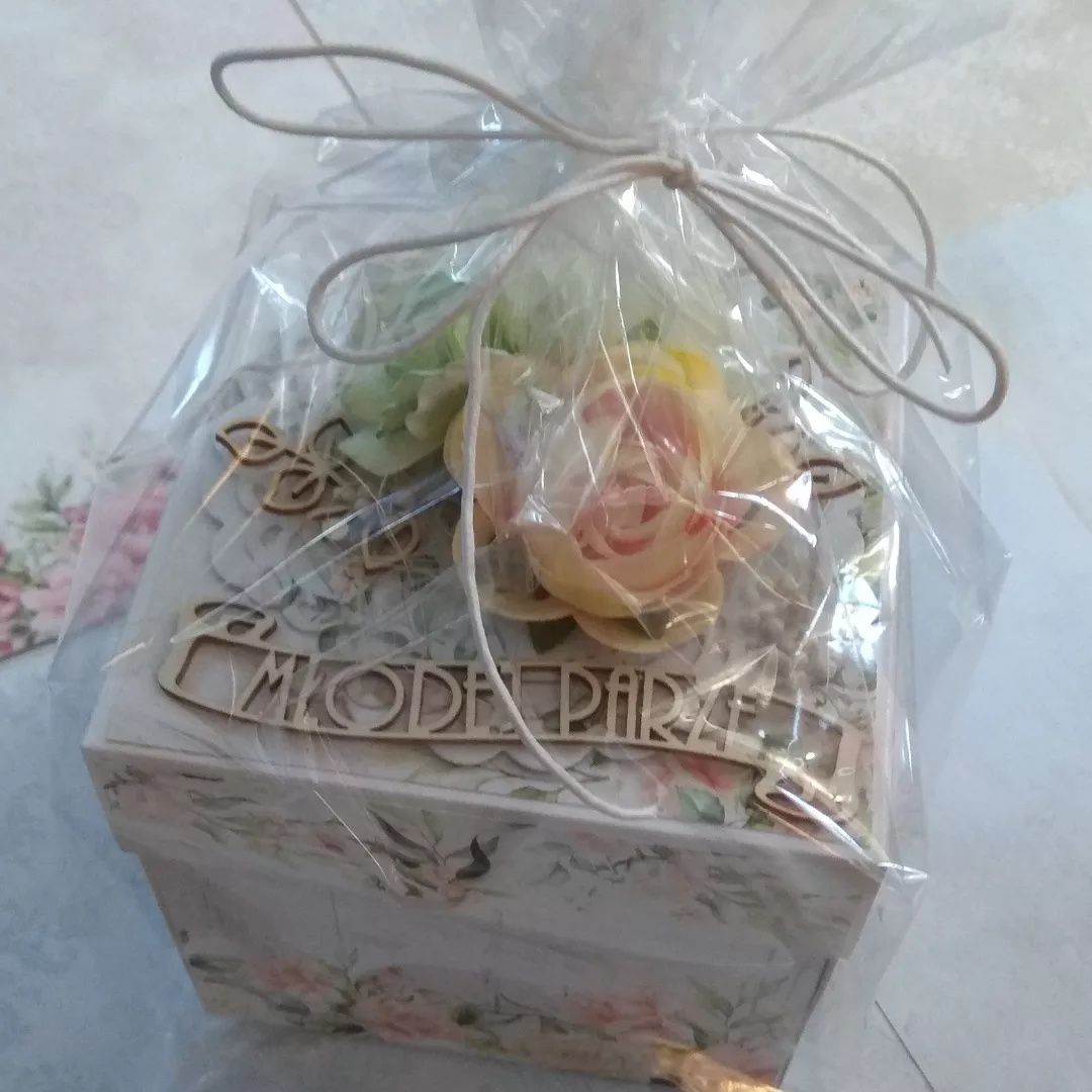 Kartka w formie pudełka z okazji ślubu- exploding box