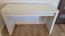 IKEA MALM TOALETKA BIAŁA

W szerokiej, wyłożonej filcem szuf