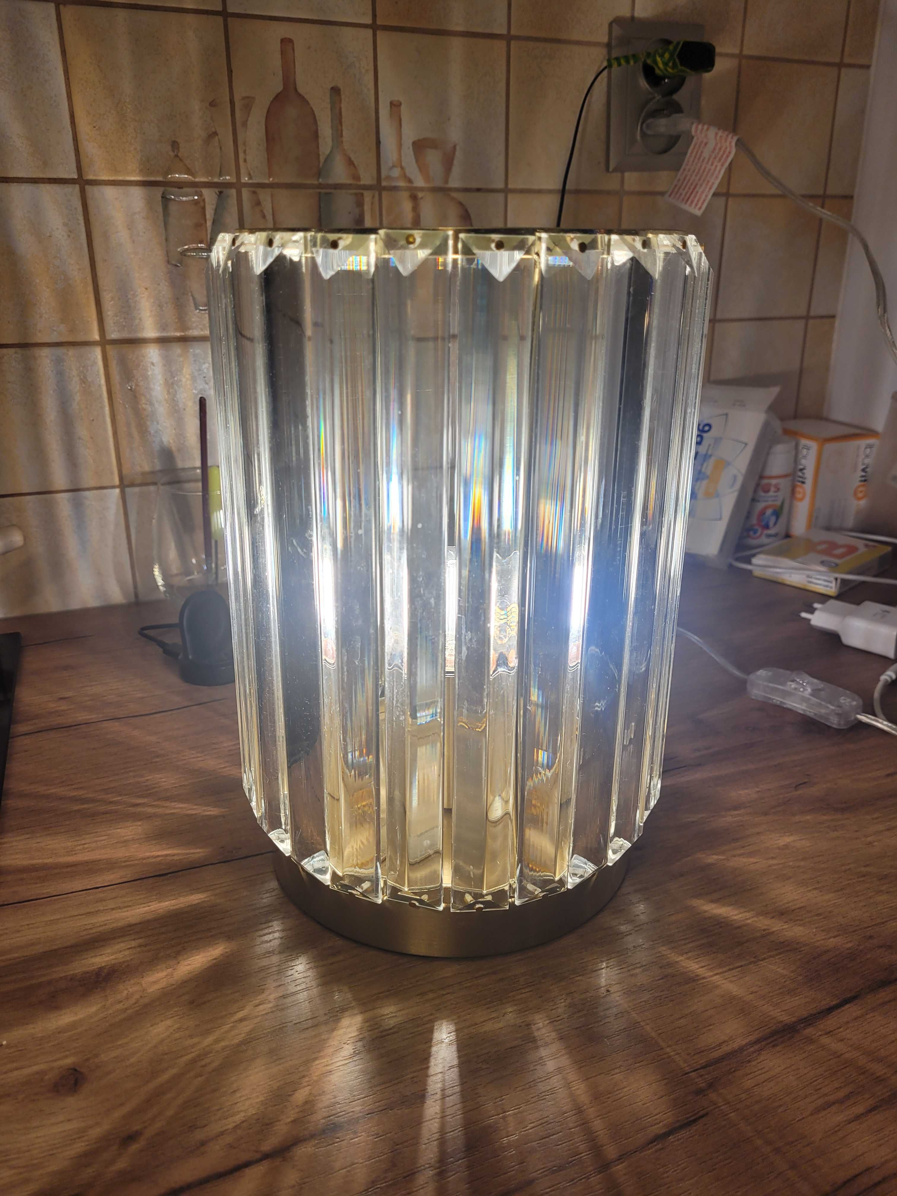 Lampa stolowa - oryginalne, ciekawe światło