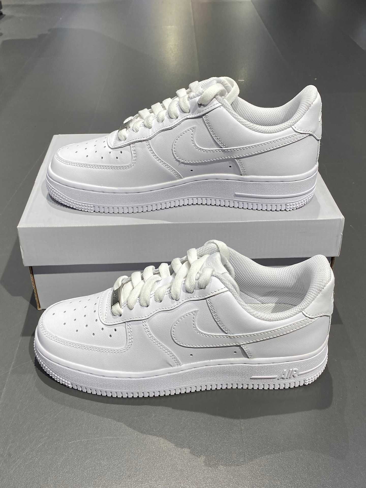 Modele męskie i damskie/Nike Air Force 1 Low 07 białe tenisówki R.45