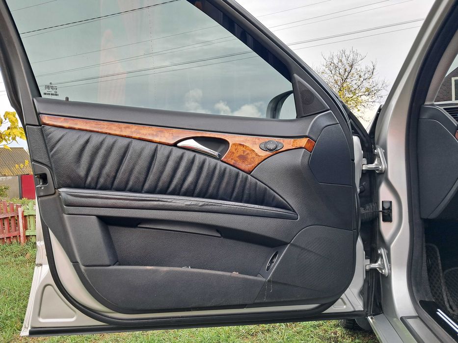 Mercedes-Benz E-Class 2003 W211
