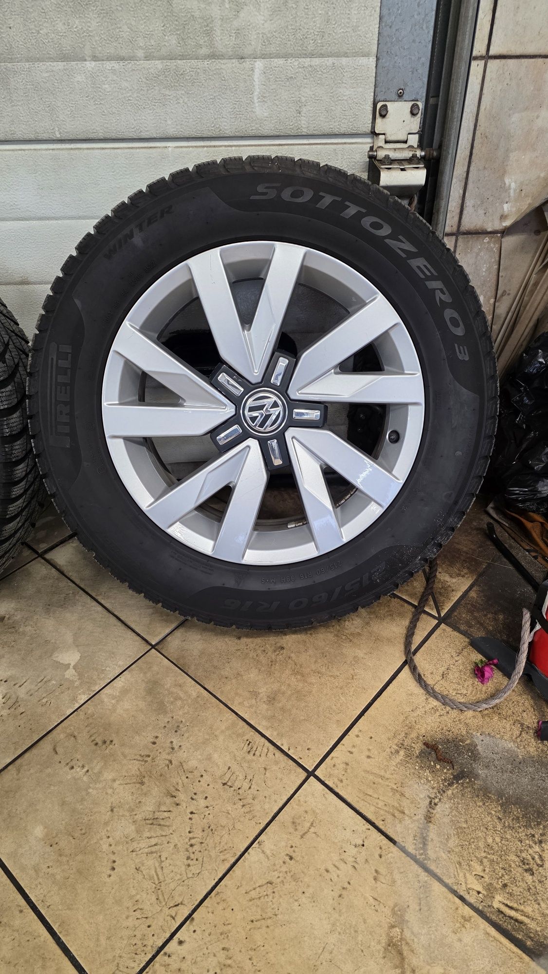 Felgi 5 x 112 16 vw opony ładne