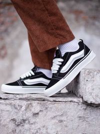 Жіночі кеди Vans KNU Skool Black White ванс