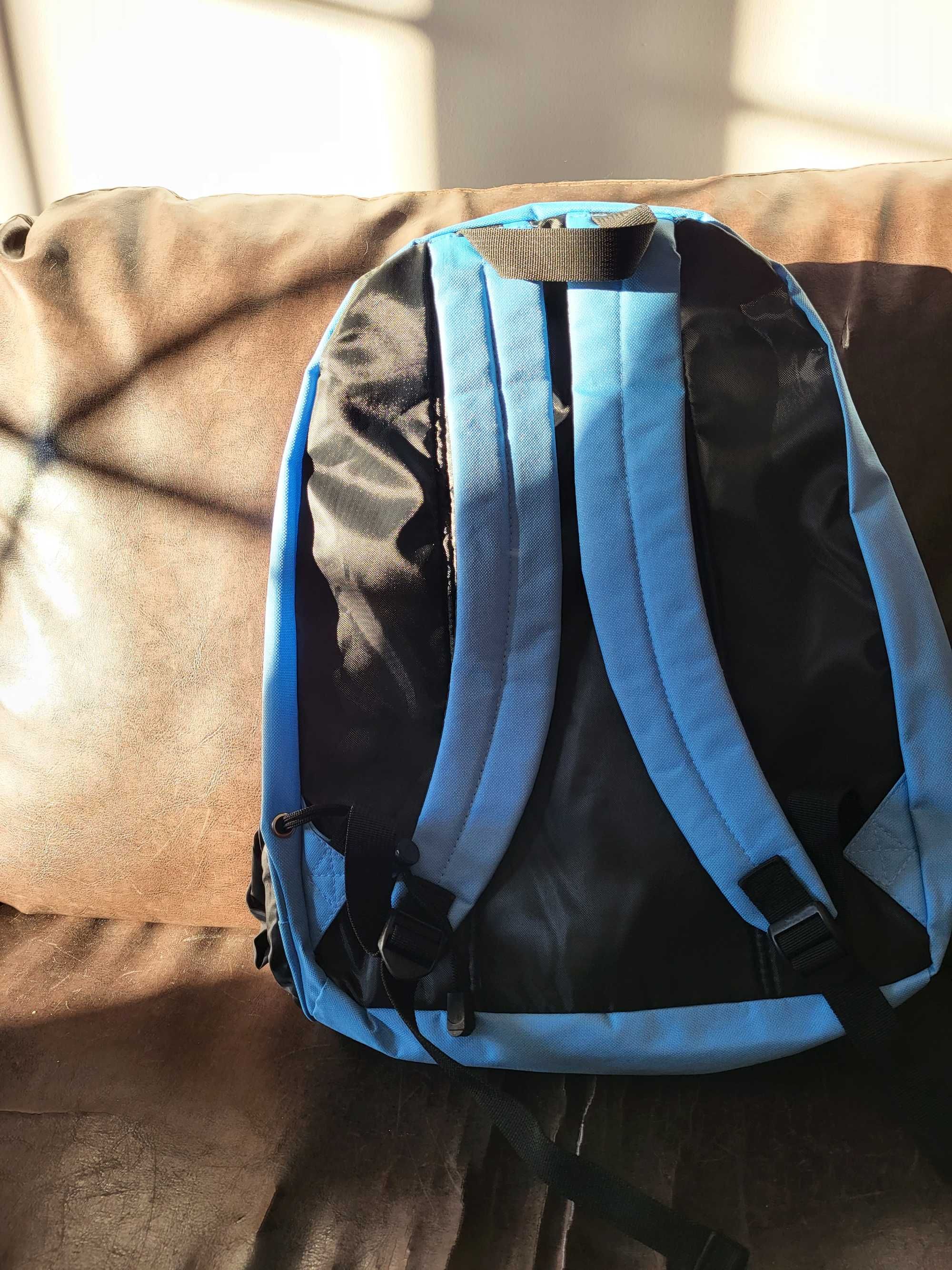 Mochila Azul e Branca