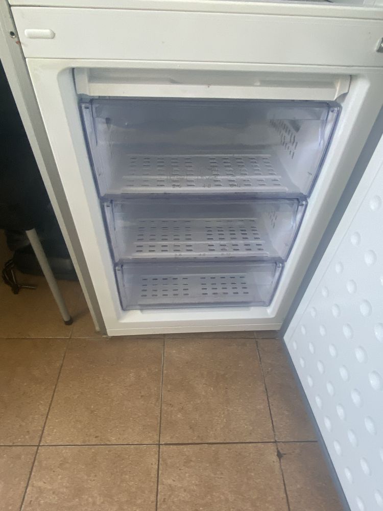 Półki do lodówki Beko CN 13622IT