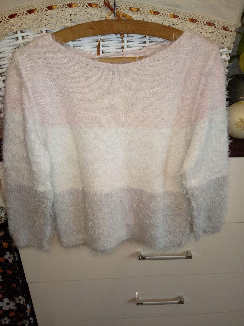 Sweter pastelowy