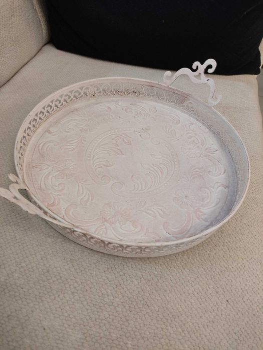 Taca metalowa z dwoma uchwytami