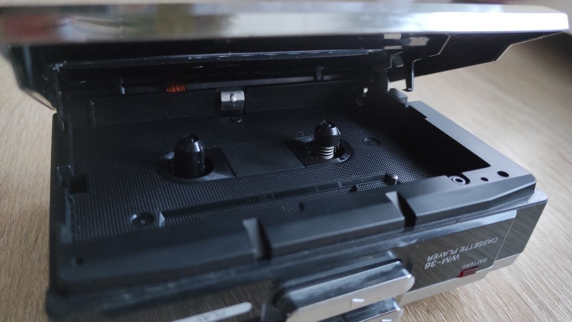 Винтажный кассетный плеер Sony Walkman Cassette Player WM-36. Japan