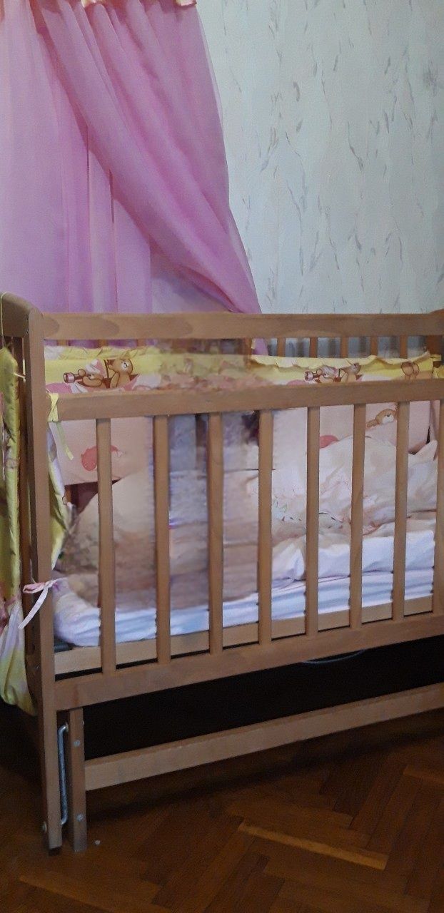 Дитяче ліжко-маятник (детская кровать).
