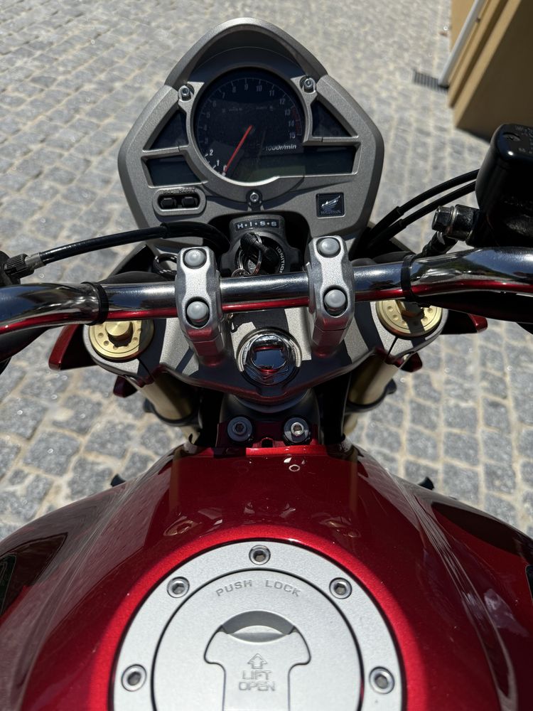 Honda hornet como nova