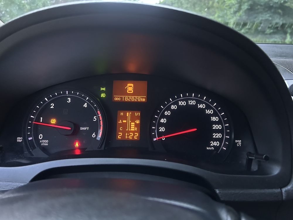 Toyota Avensis 2015 року