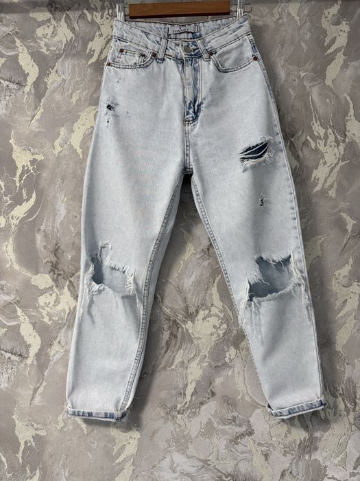 Рвані світлі джинси