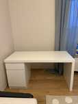 Biurko ikea Malm 140x65 cm biale z szufladami