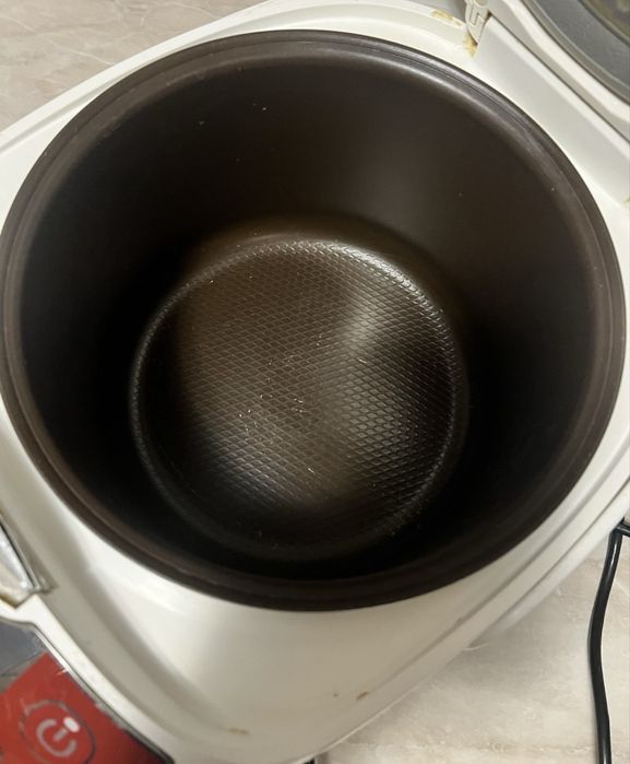 Мультиварка в хорошем состоянии стоит без дела.