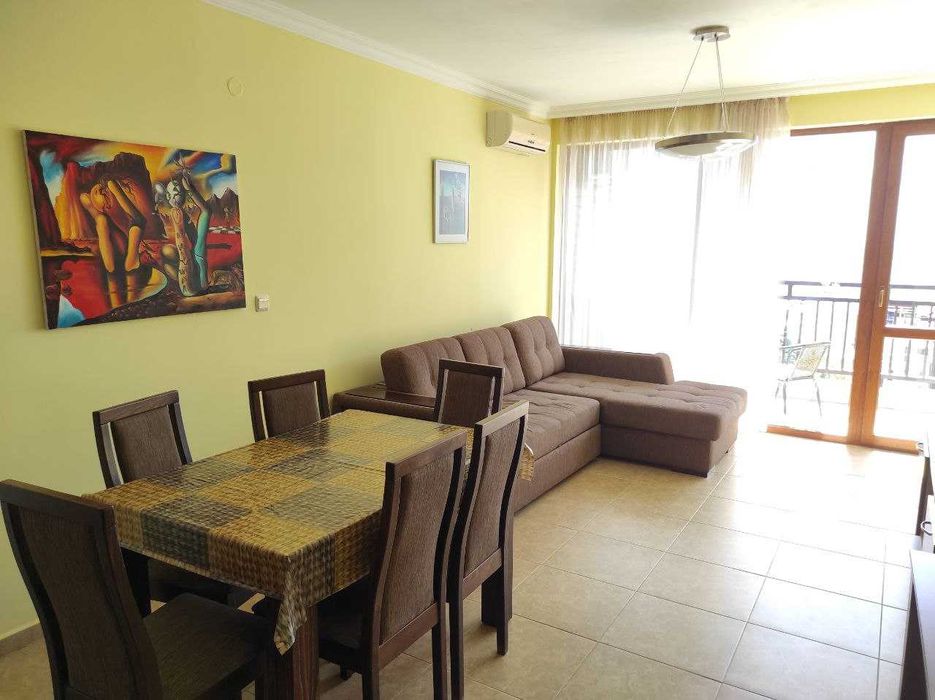 Продаж трикімнатної квартири у місті Святий Влас (Болгарія)