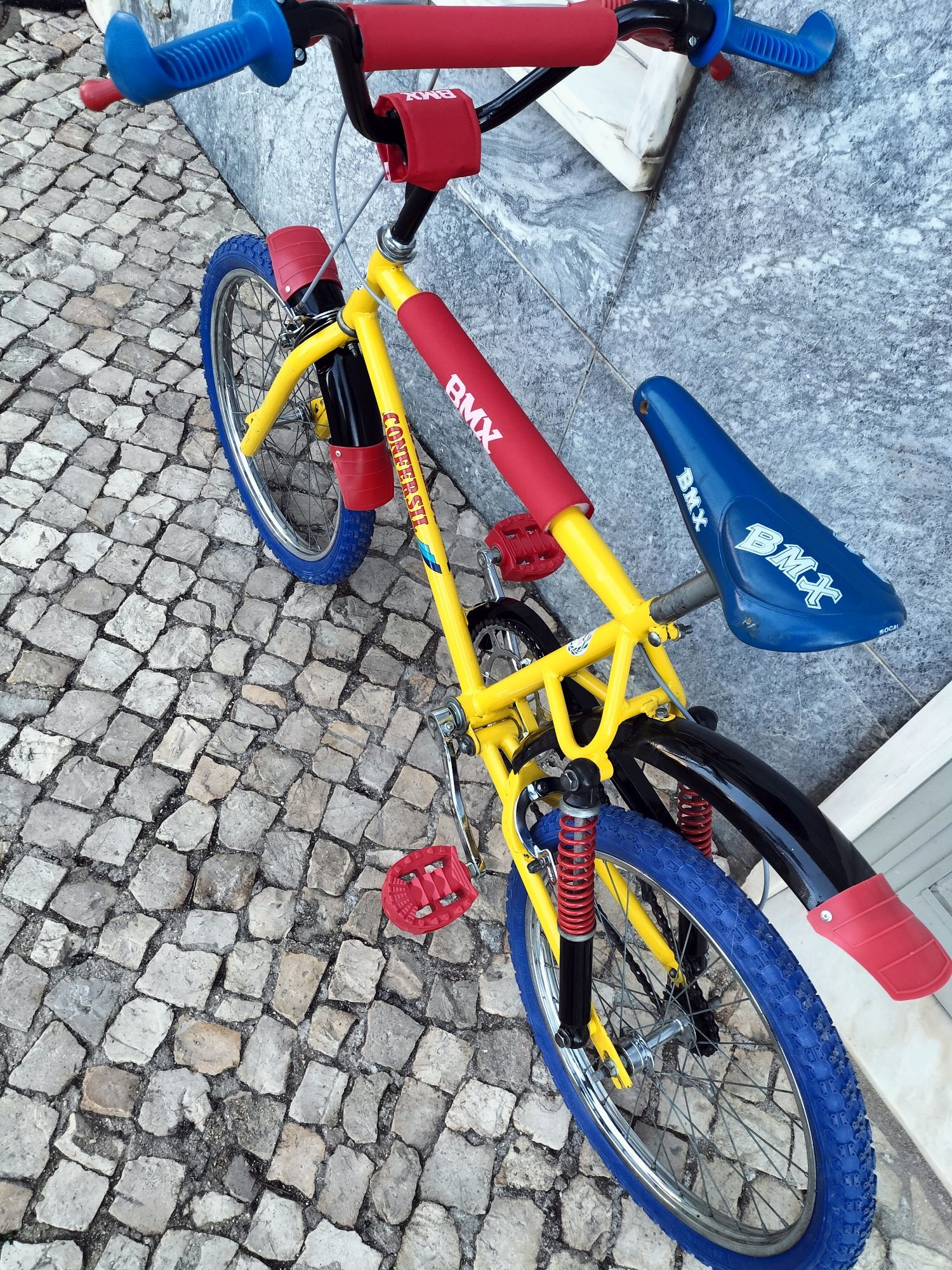 Bicicleta BMX confersil com amortecedores duplos
