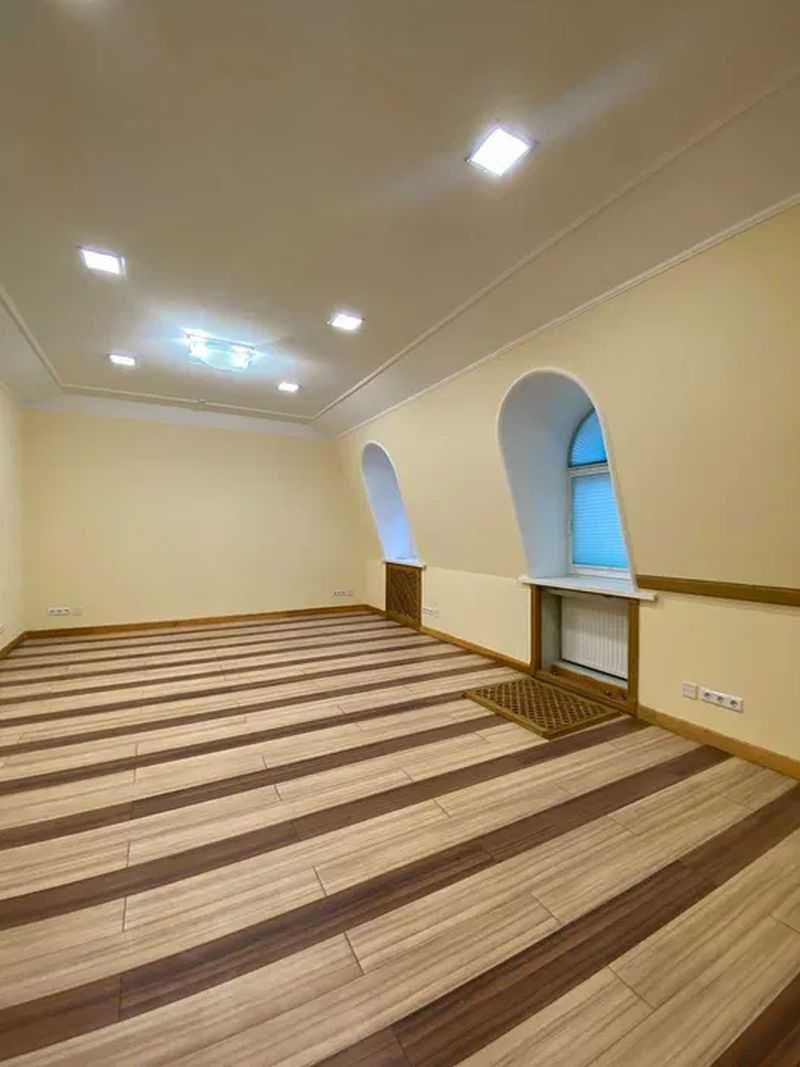 Офіс 1660 м.кв. Саксаганського 67, центр, паркінг