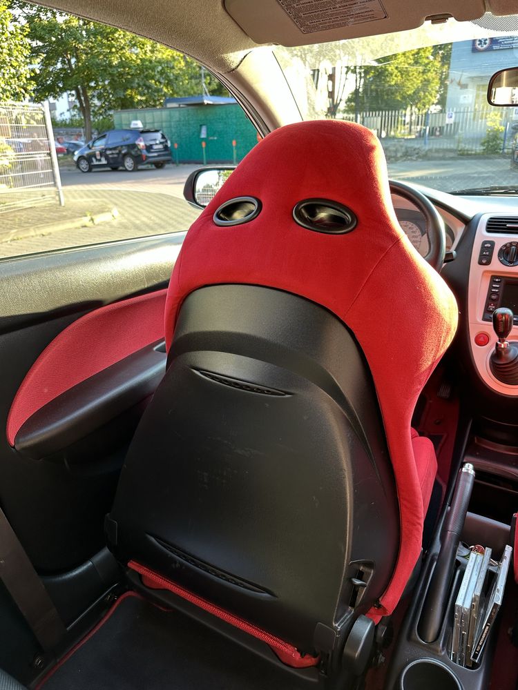 Fotele Recaro czerwone Civic type R