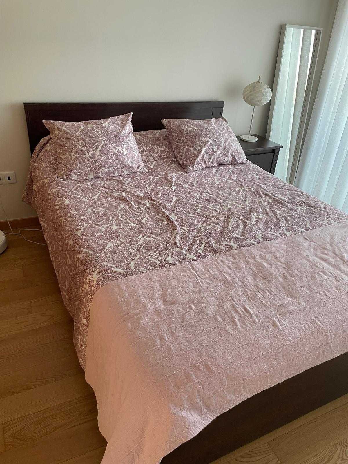 Cama ikea castanha com gavetões