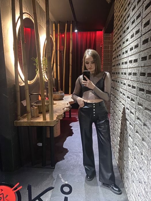 Чорні шкіряні штани s-m