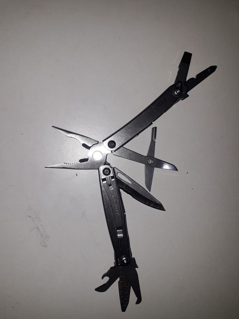 Alicate leatherman wingman