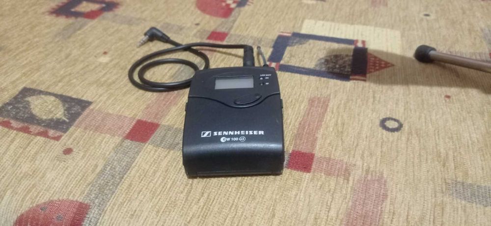 Радиомикрофон SENNHEISER ew 100 с подставкой