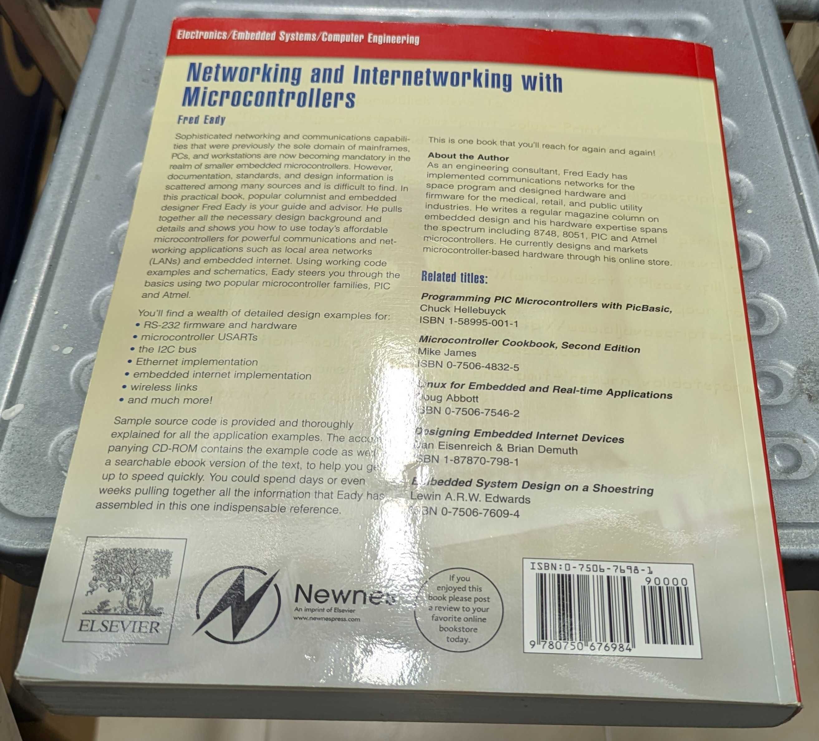 Networking and Internetworking with Microcontrollers c/ CD [Como Novo]