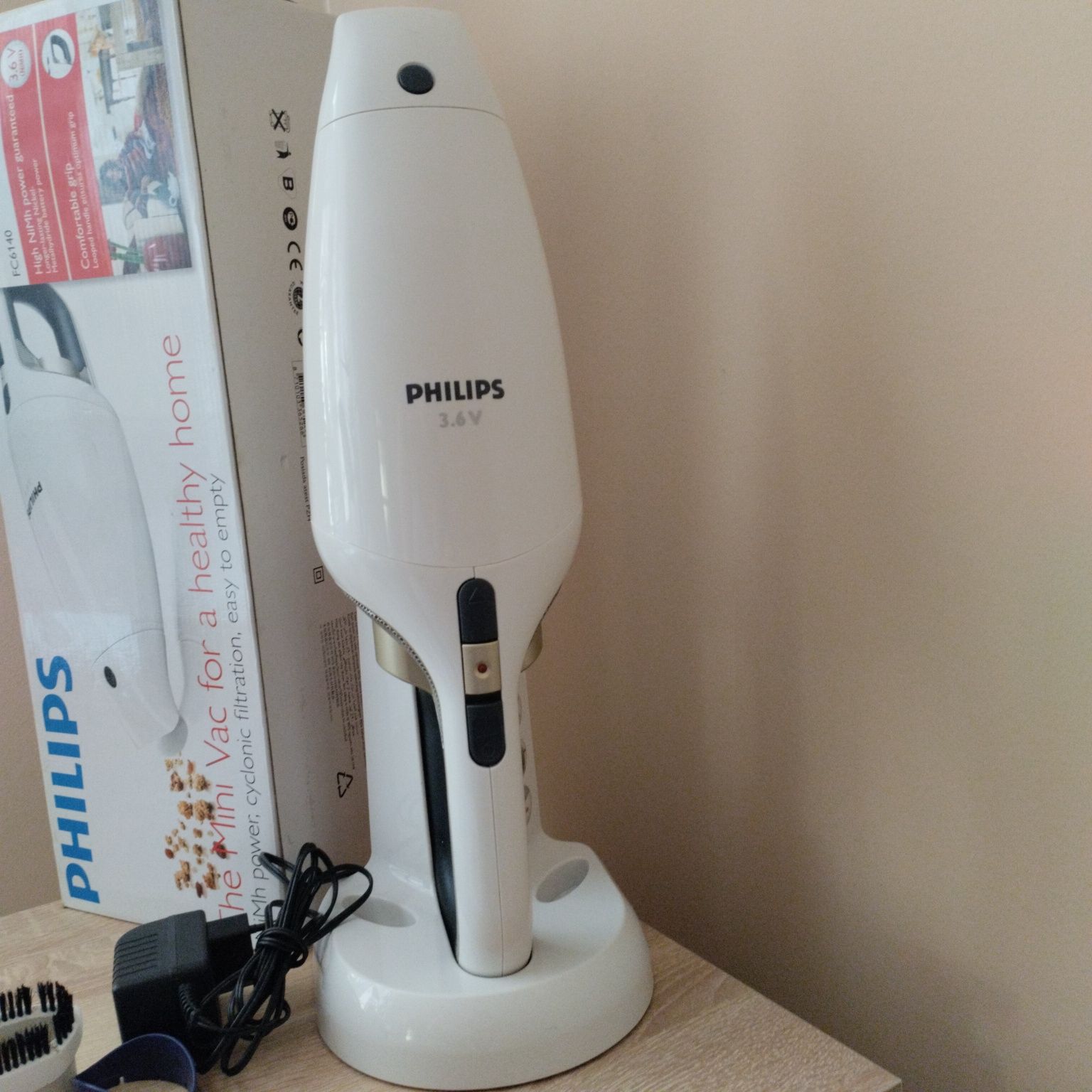 Philips mini odkurzacz ręczny FC6140