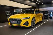 Audi RS6 Lakier Vegas Uni + wnętrze Bicolor : czarne - żółte Calendula