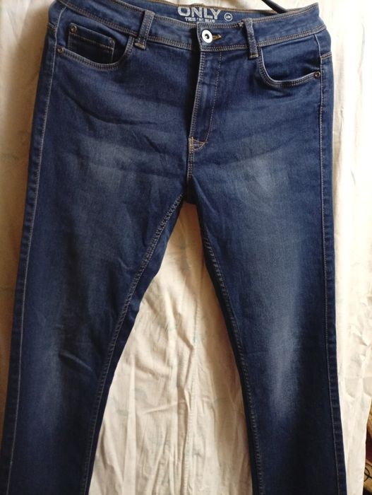 Продам женские джинсы