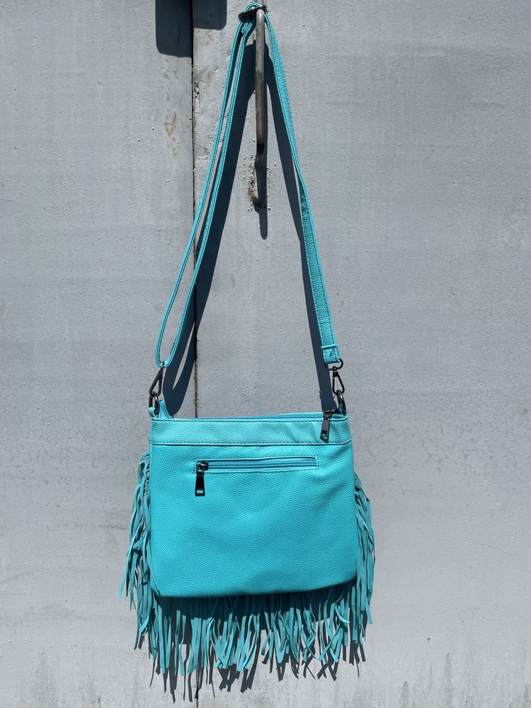 НОВАЯ сумка яркого голубого цвета в стиле "Boho" с бахромой