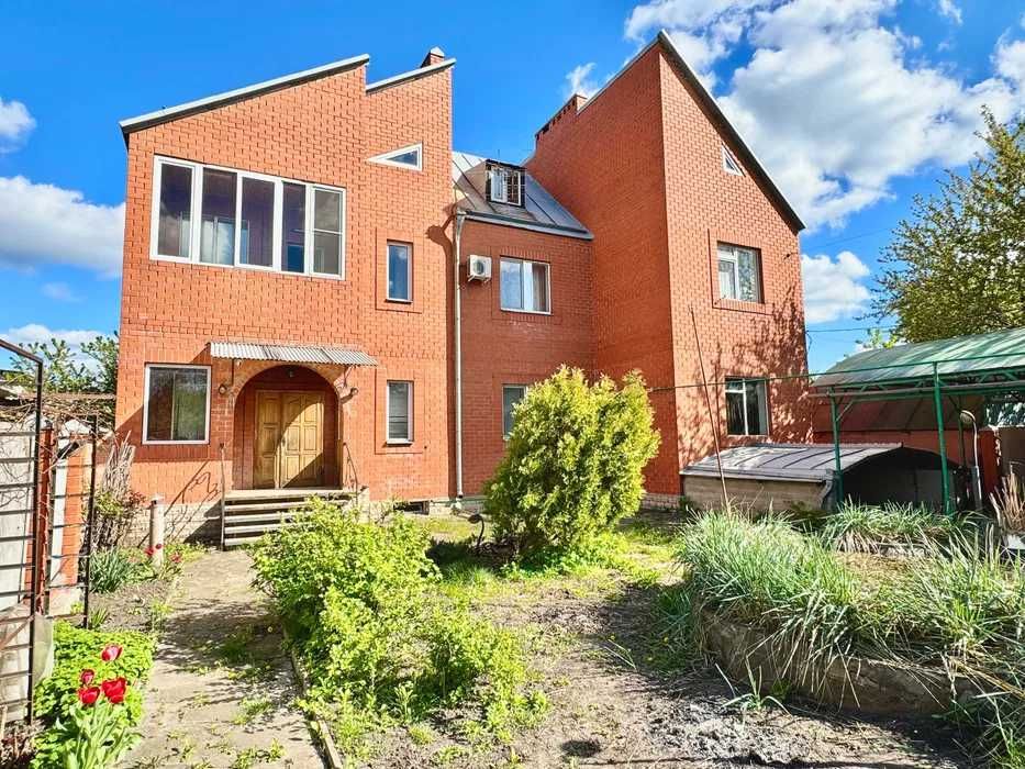 Продам добротный хозяйский дом в супер месте,ХТЗ с ремонтом (код 5099)