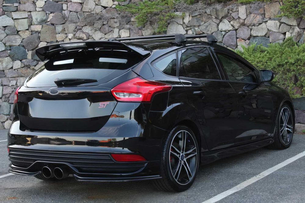 Ford Focus ST      2017