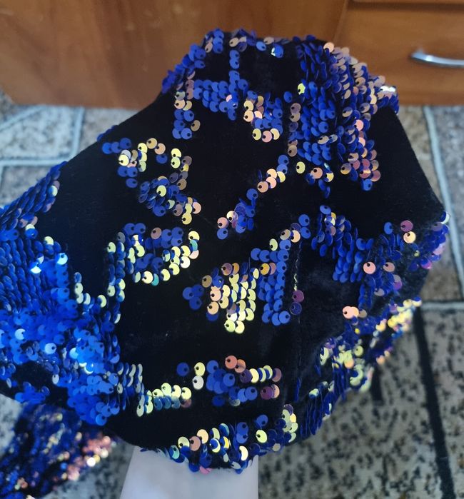 Нарядне плаття на дівчинку в паєтках