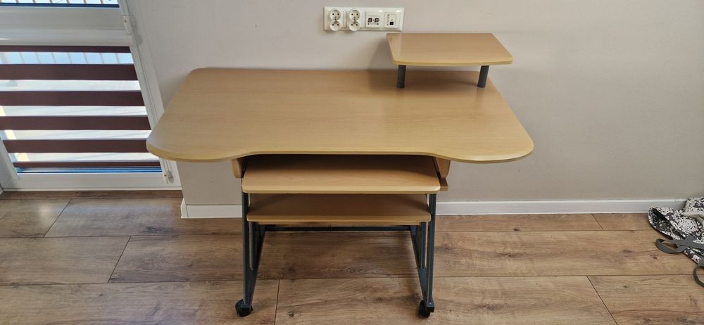 Biurko do komputera szkolne
