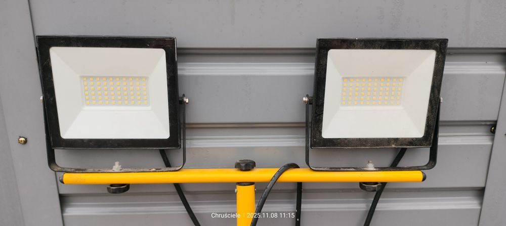 Lampa- naświetlacz LED przenośna na statywie