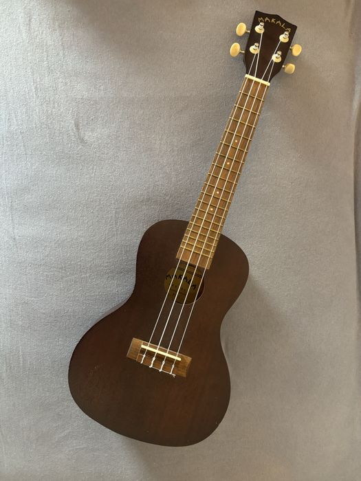 Ukulele Makala z pokrowcem