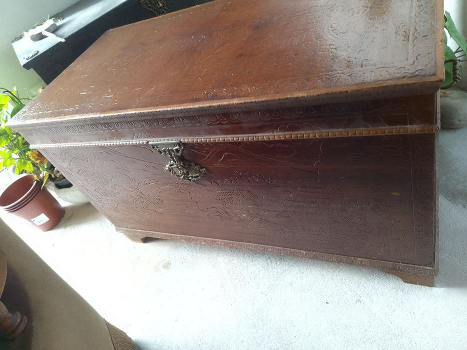 Arca baú de madeira.