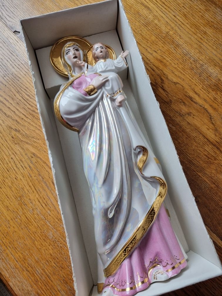 Статуєтка Дева Мария с младенцем в оригинальной упаковке.