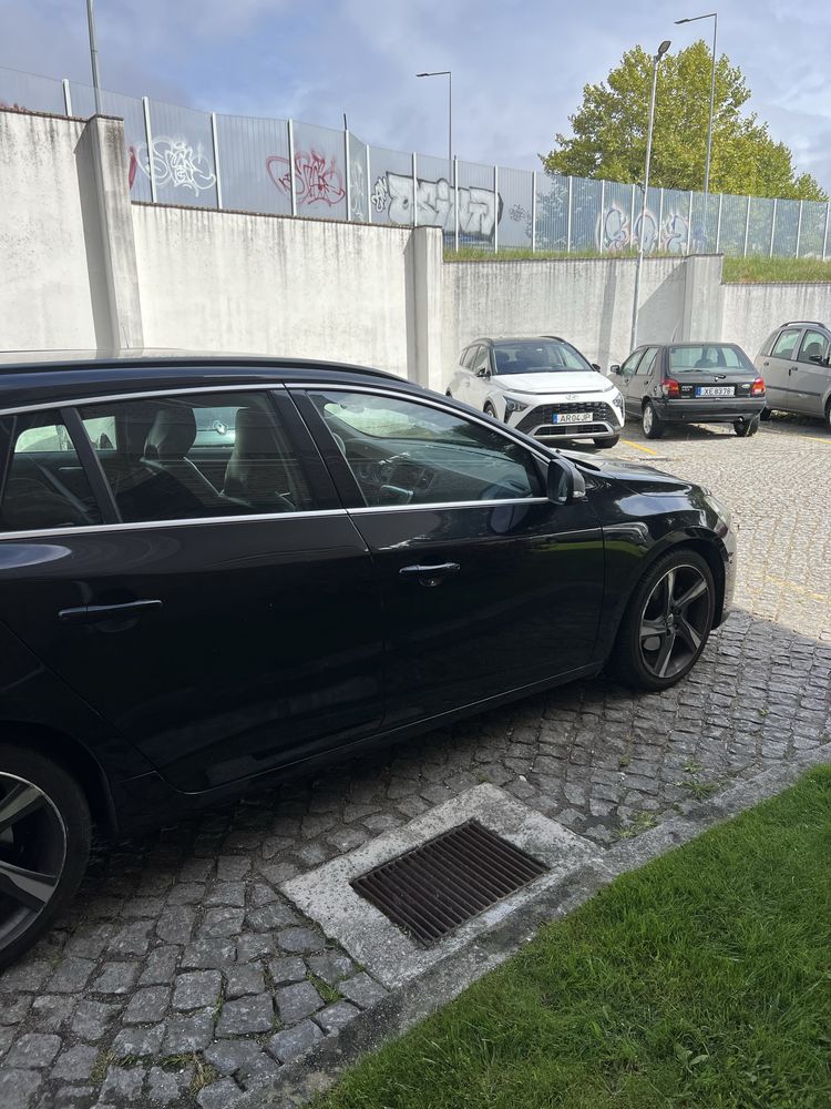 Volvo v60 R-design
